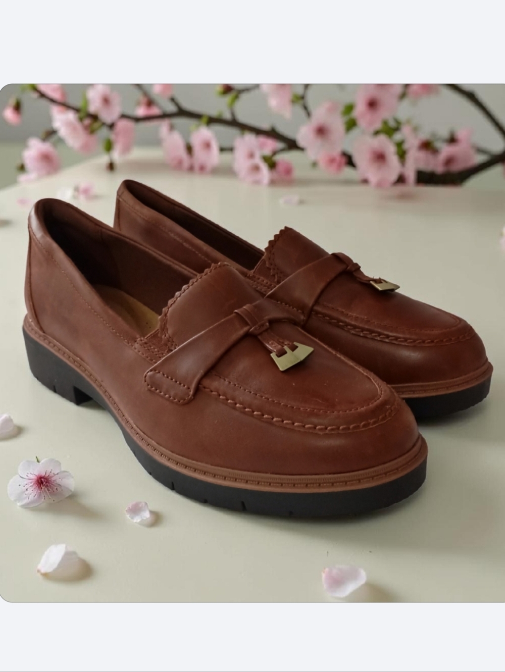 Clarks Leather Loafer Sz 9.5M Womens Lug Sole Tassel Westlynn Bella Tan Comfort‎